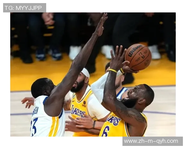 勇士与湖人激战正酣NBA季后赛精彩对决引发球迷热议